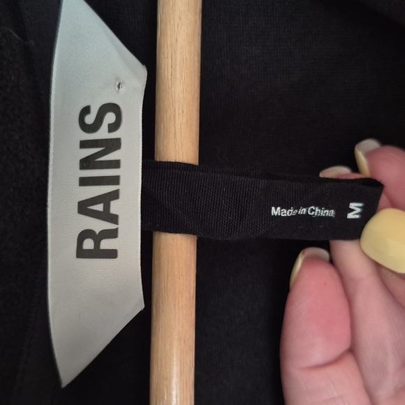 Rains Black Fleece Pullover 1/4 Zip Rubber Logo Cozy Outdoor Size Medium - Picture 5 of 7